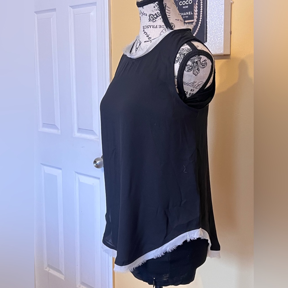 Who What Wear Black Top with White Trim - Picture 10 of 11